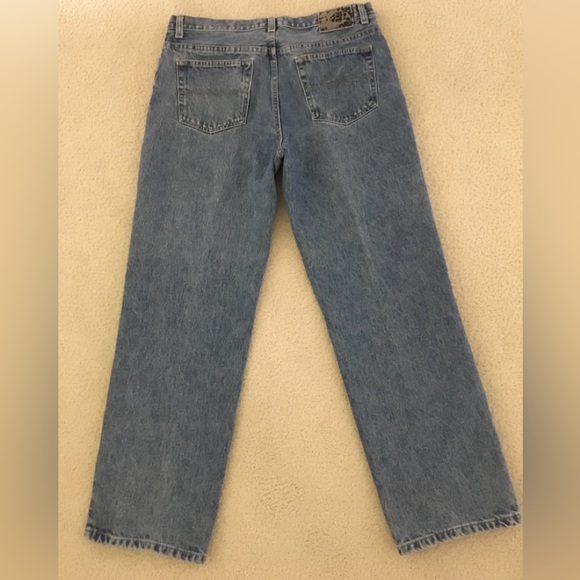 Izod Classic Fit men’s denim jeans - Picture 2 of 5